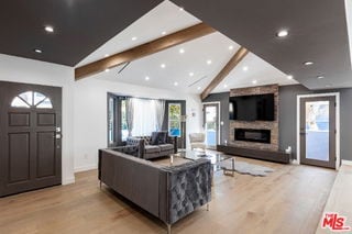 Building Photo - 18721 Hatteras St