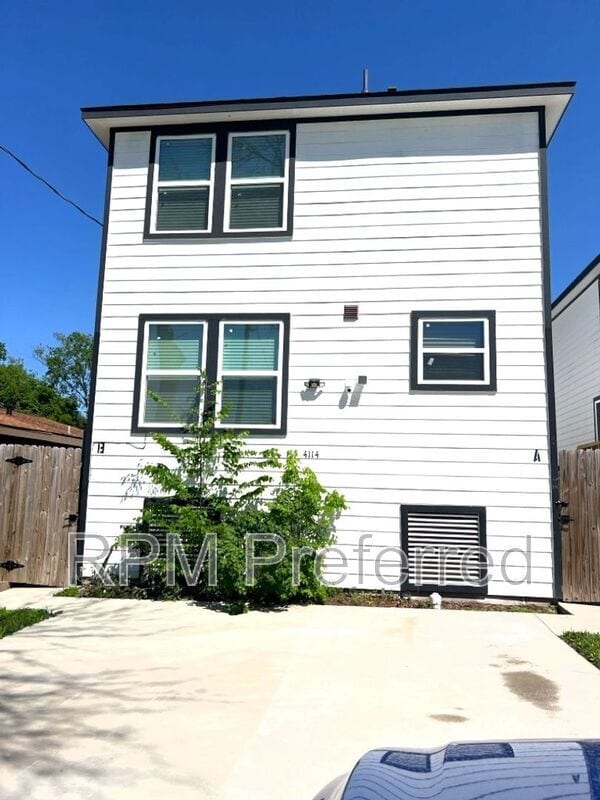 Primary Photo - 4114 Majestic St