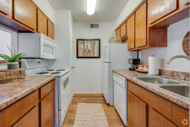 2BR, 2BA - 950SF - Kitchen - Windsail Apts.