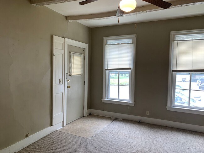 Foto del edificio - 841-841 Milton Ave