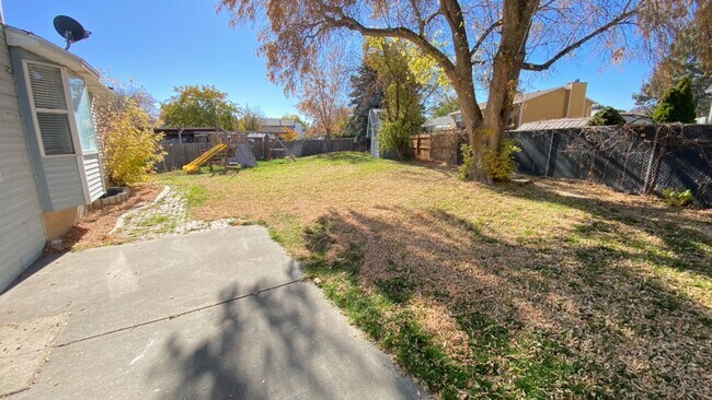 Building Photo - Beautiful home in great location