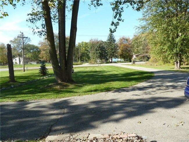 Foto del edificio - 47550 Sugarbush Rd