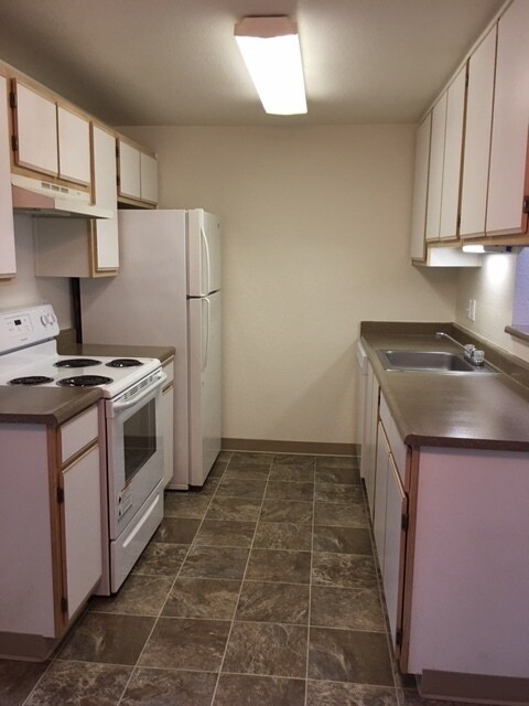 Building Photo - 2220 Gilman Dr