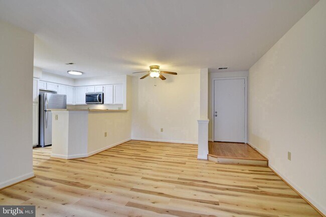 Foto del edificio - Charming 2BR/2BA Condo with Fireplace & Pr...