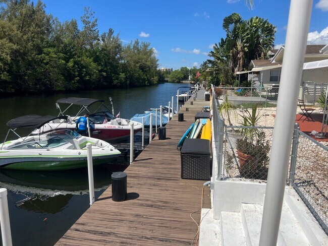 Ocean access/boat dockage available - 13155 Emerald Dr