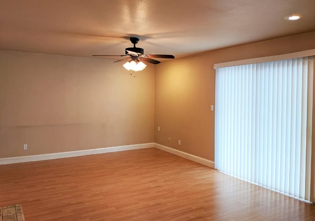 Building Photo - 345 E Encore Dr