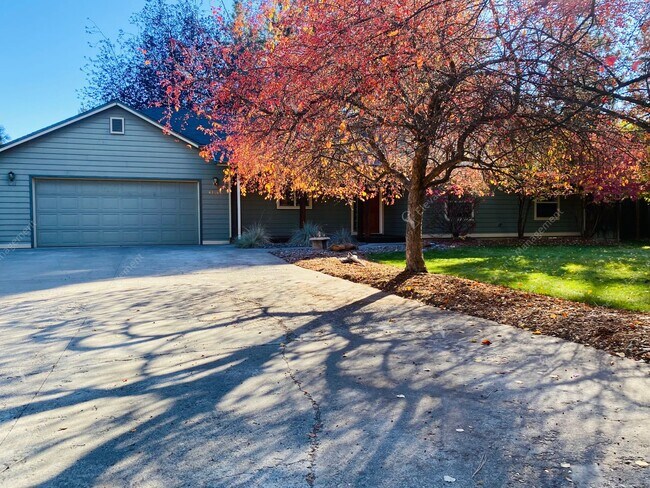 Building Photo - UNFURNISHED - .4 acres Stunning Retreat in...