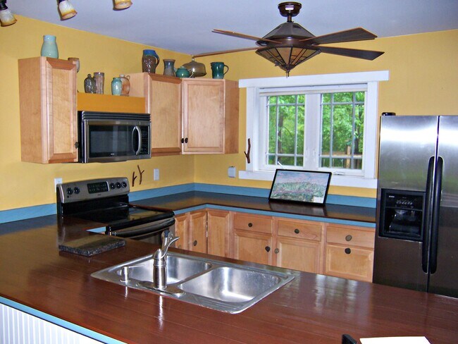 kitchen - 115 Cragmont Rd