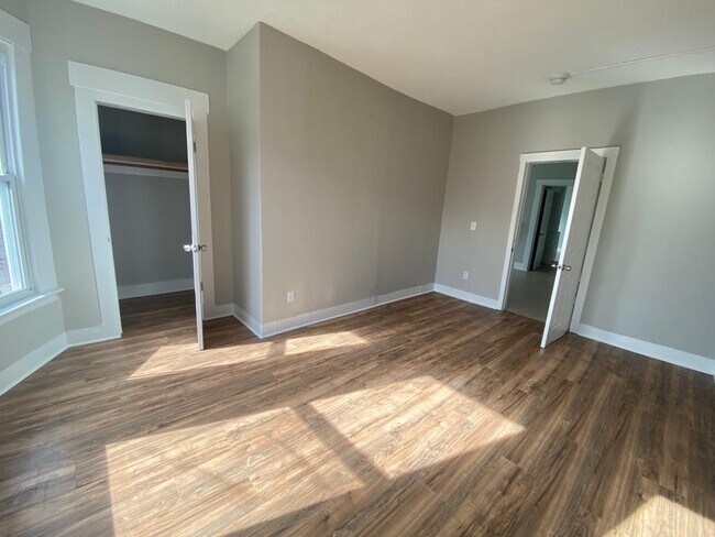 Building Photo - 65 Market St