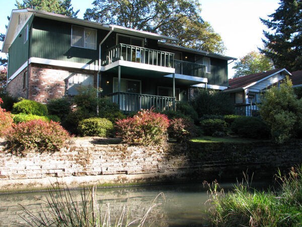 Foto del edificio - One Bedroom Apartment by Bush Park