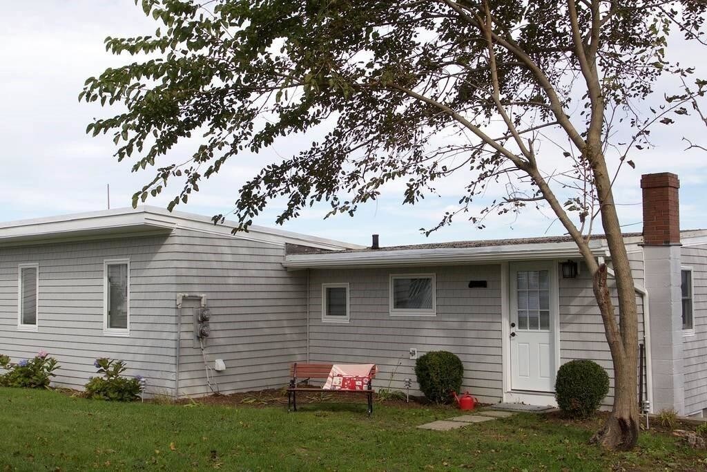 Primary Photo - 186 Bayview Ave