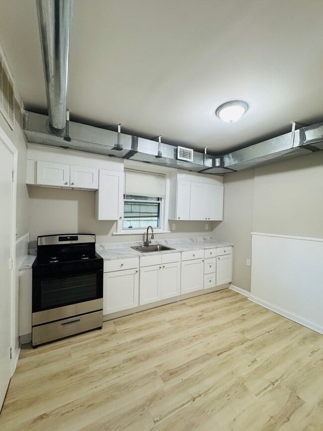 Building Photo - 38 S 17th St