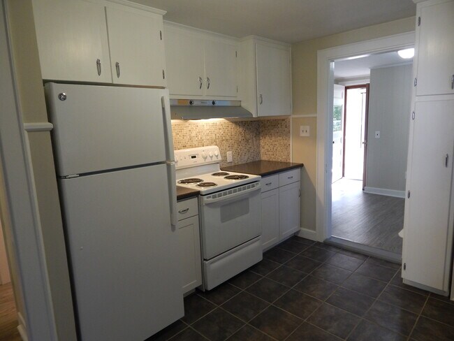 Kitchen - 35 Rochester St