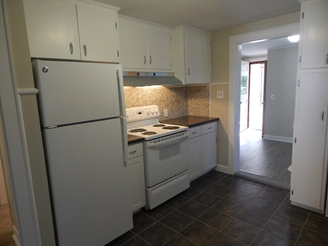 Kitchen - 35 Rochester St