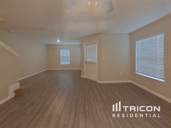 Foto del edificio - 1596 Wynford Cir