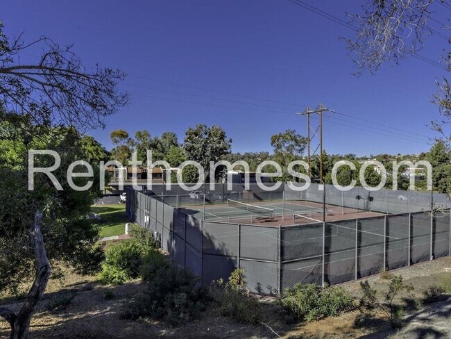 Building Photo - 13283 Rancho Peñasquitos Blvd