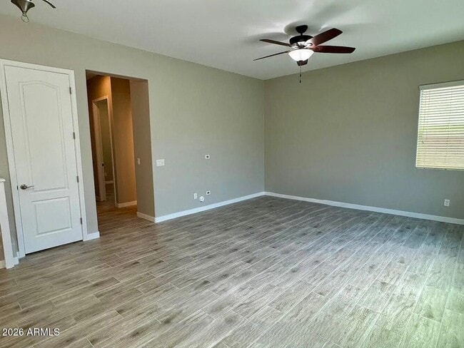 Building Photo - 1433 E Lovebird Ln