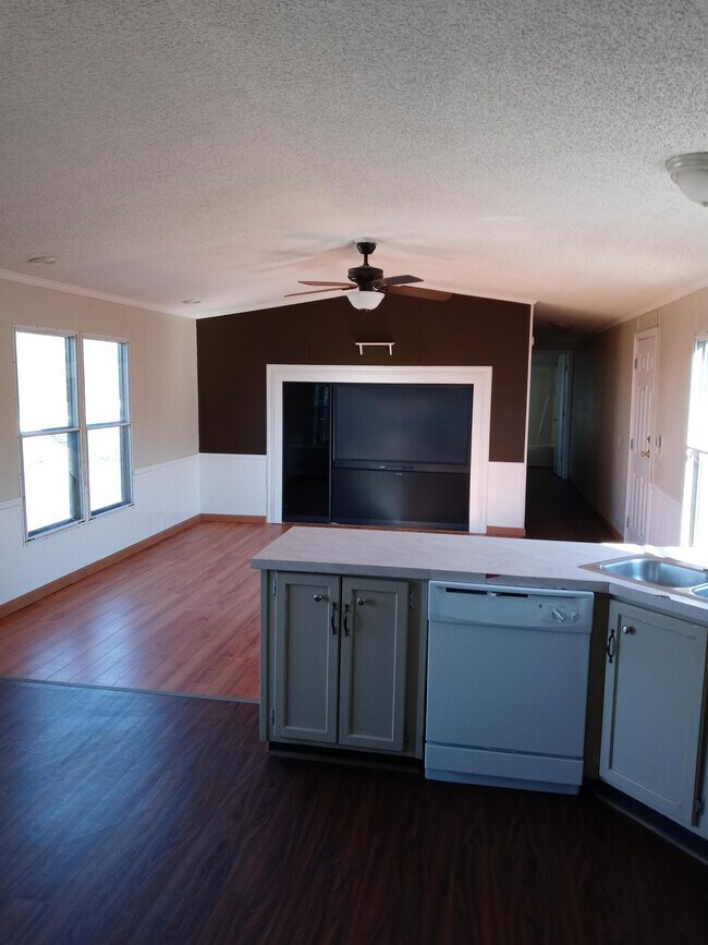 Building Photo - 362 Golden Dale Dr
