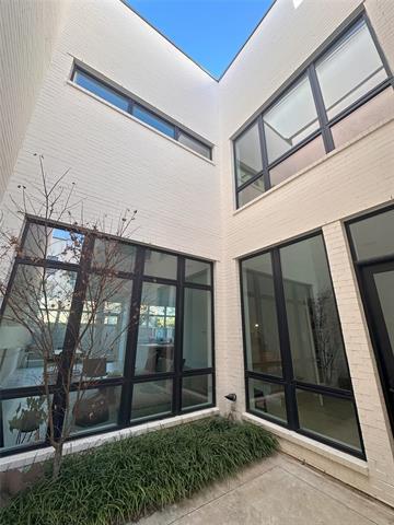 Foto del edificio - 610 N Oak Cliff Blvd