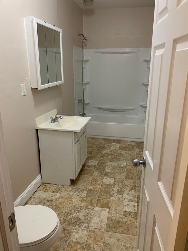 Foto del edificio - 168 Downs St