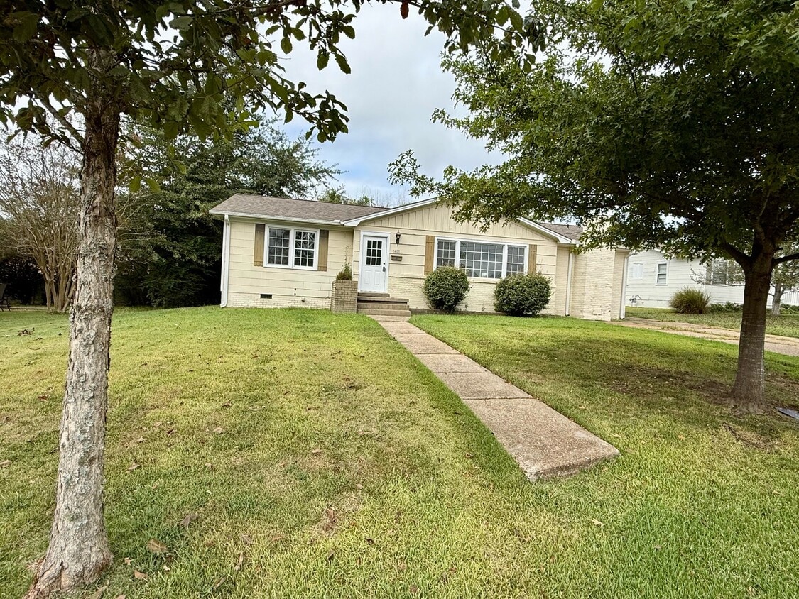 Primary Photo - 1405 Clayton Ave