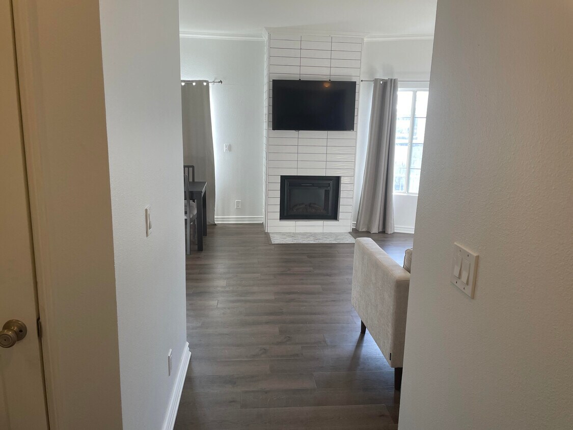 22809 Del Valle St, Woodland Hills, CA 91364 Townhome Rentals in