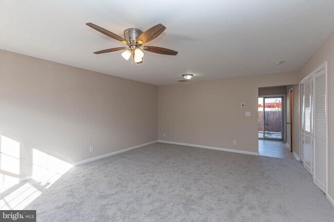 Foto del edificio - 4359 Normandy Ct