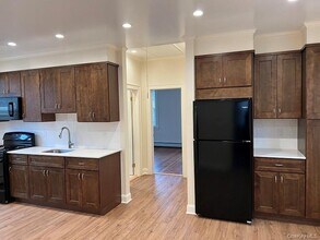 Building Photo - 293 Sickles Ave