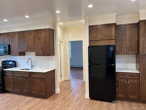 Building Photo - 293 Sickles Ave