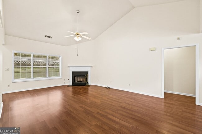 Foto del edificio - 3245 Chandon Ln