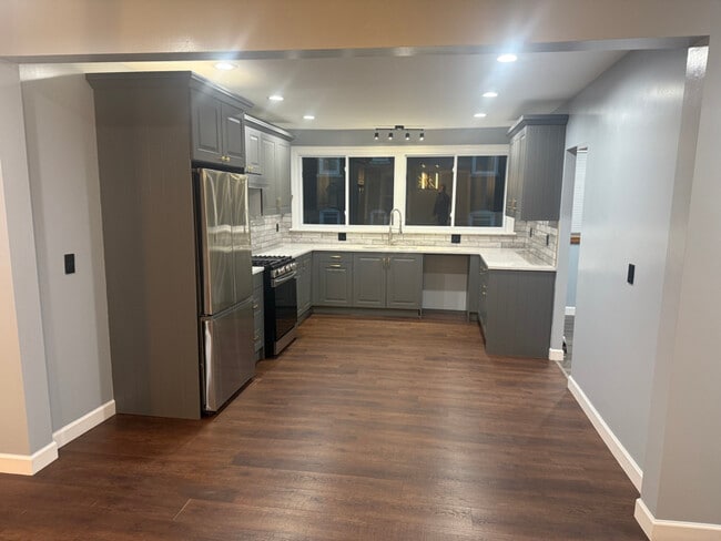 Foto del edificio - 300 Burritt St