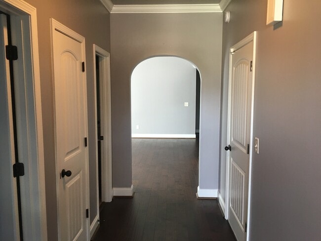 Building Photo - For Rent