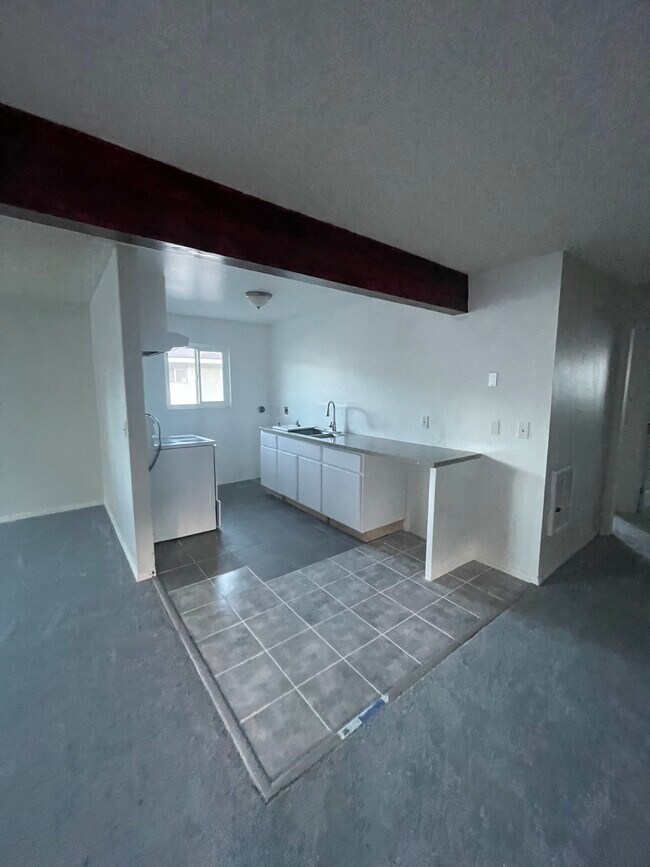 Kitchen w/ laundry hook up available - 4117 E Mendez St