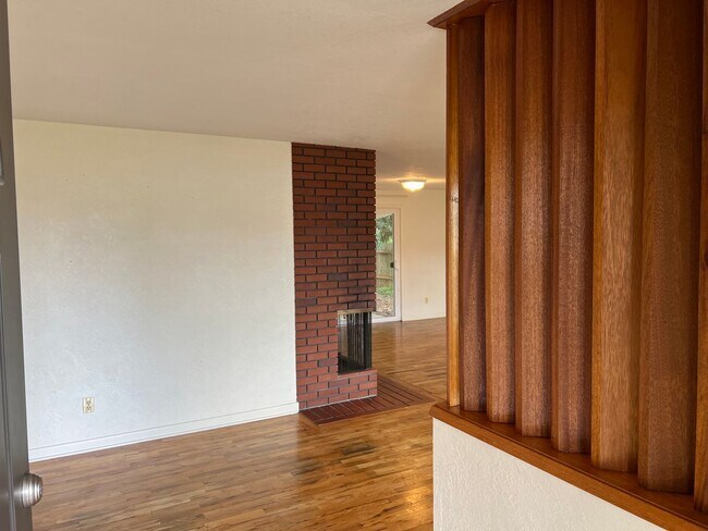 Foto del edificio - 3 bedroom 1 bathroom single level home!
