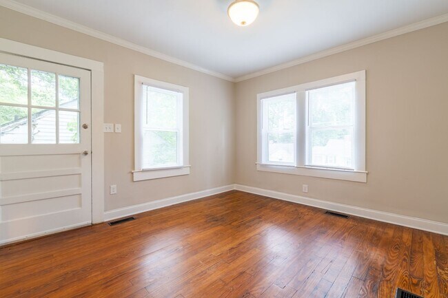 Foto del edificio - 1348 McClelland Ave