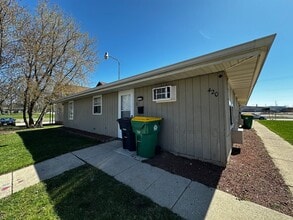 Building Photo - 420 S Maple Ave