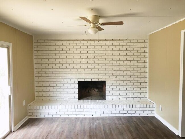 Building Photo - 1051 Sims Dr