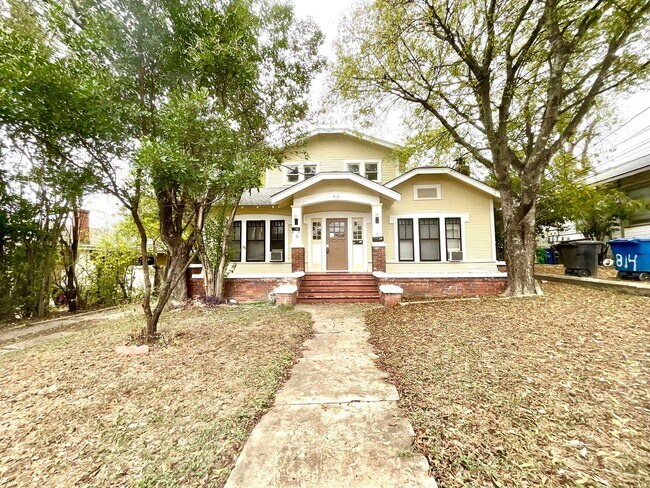 Photo - 810 W Magnolia Ave Apartment