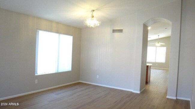 Foto del edificio - 12425 W Missouri Ave