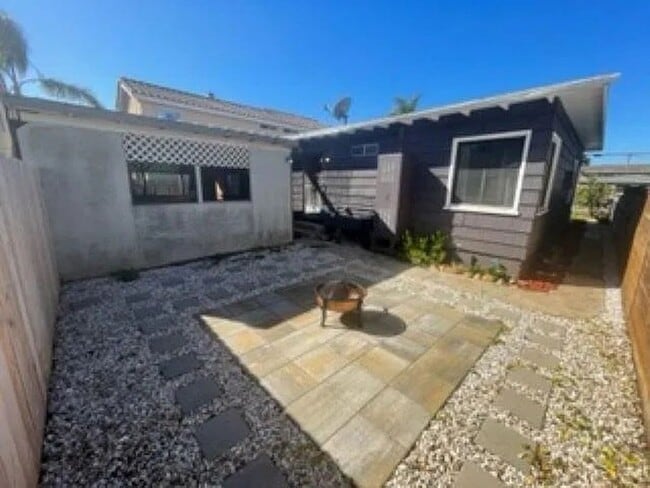 Building Photo - Cute House in Imperial Beach!