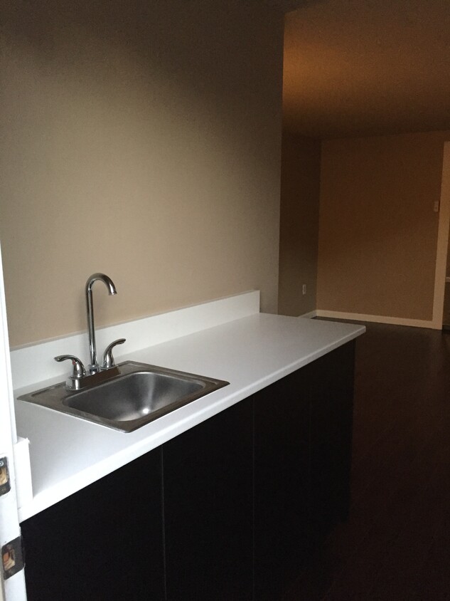 Foto principal - 16043 Leadwell St