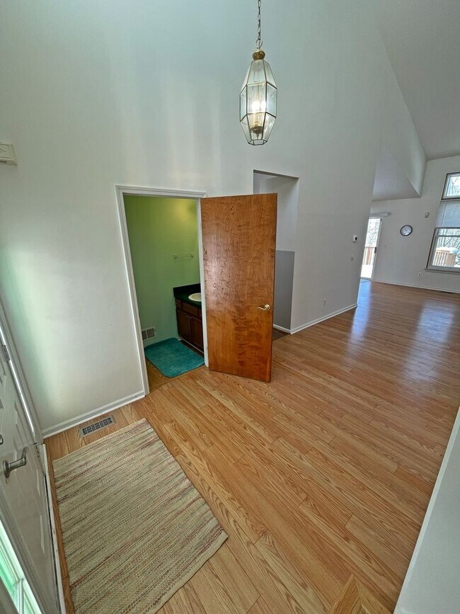 Foto del edificio - Three Bedroom Home Available for Rent in A...