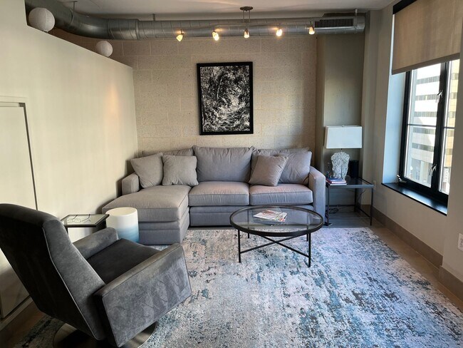 Foto del edificio - Fantastic Downtown Condo