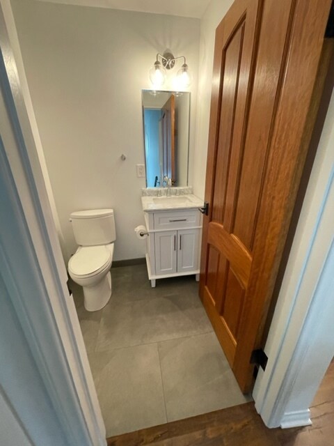 Upstairs Powder Room - 948 E Edgeware Rd