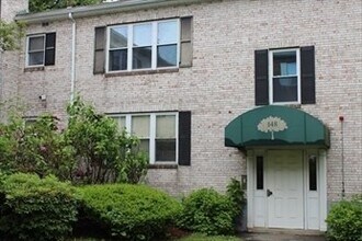 Building Photo - 148 Newton St