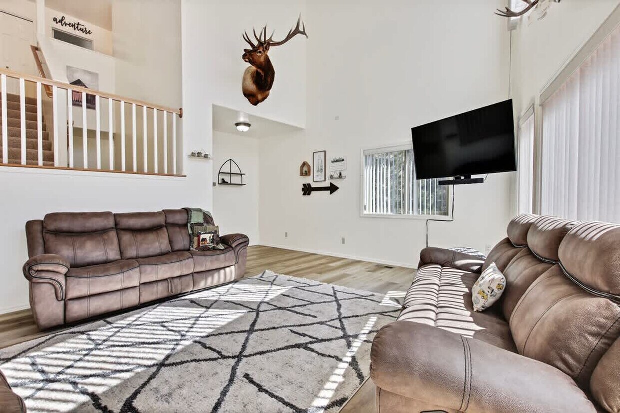 Foto principal - 1496 Pine Ridge Dr