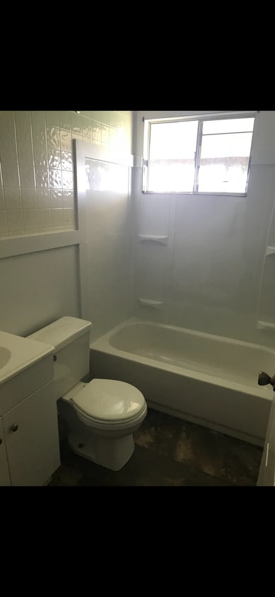 Building Photo - 855 Leipsic Rd