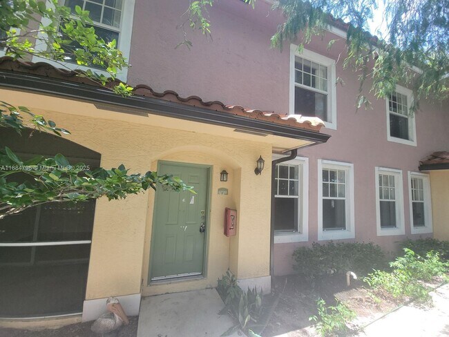 Foto del edificio - 6728 W Sample Rd