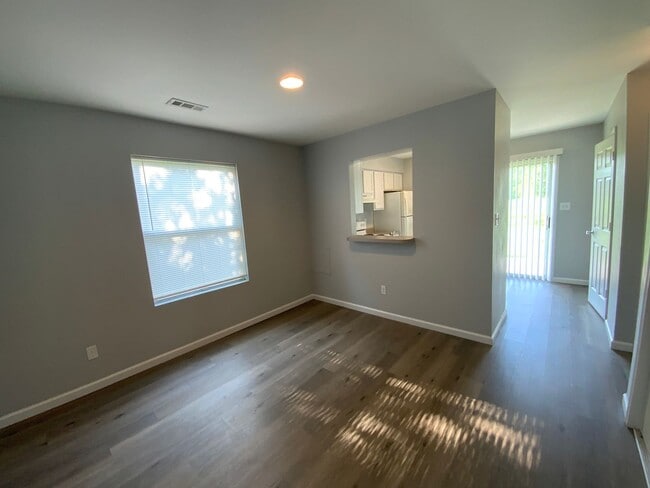 Building Photo - 4623-4623 W Bainbridge Dr