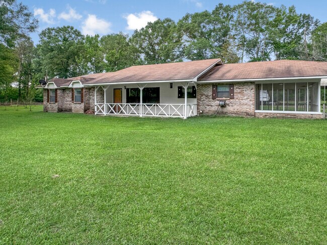 Building Photo - 1080 Pine Cone Ln